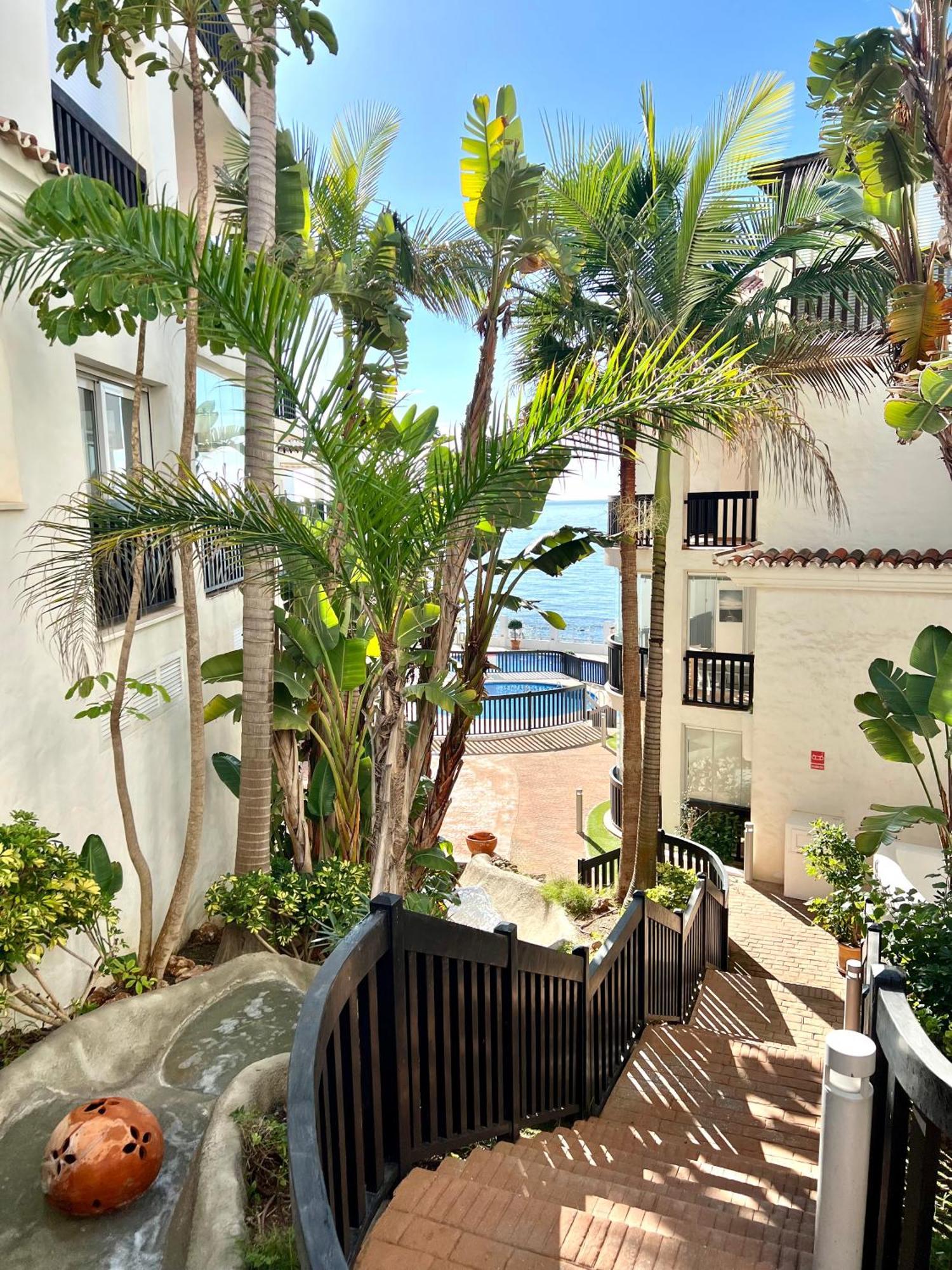 Beachfront Penthouse Apartment With Large Terrace And Breathtaking Sea Views Close To Marbella Spain Sitio de Calahonda Екстер'єр фото