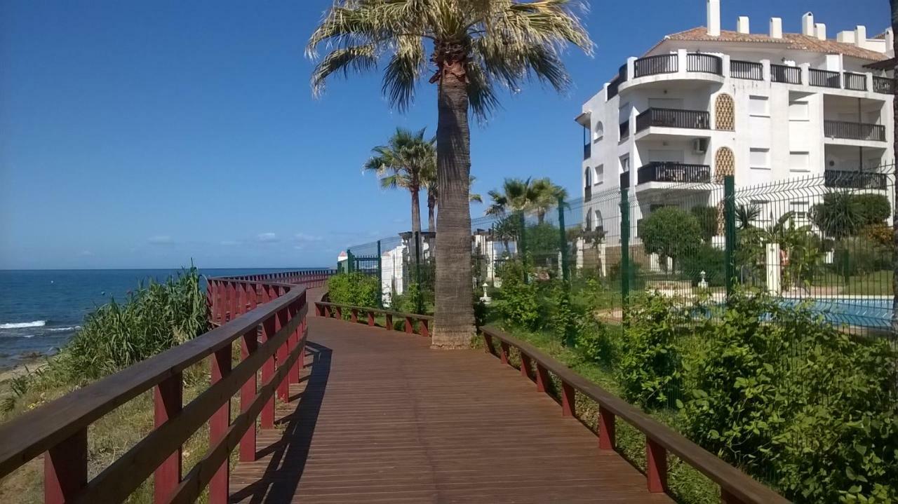 Beachfront Penthouse Apartment With Large Terrace And Breathtaking Sea Views Close To Marbella Spain Sitio de Calahonda Екстер'єр фото