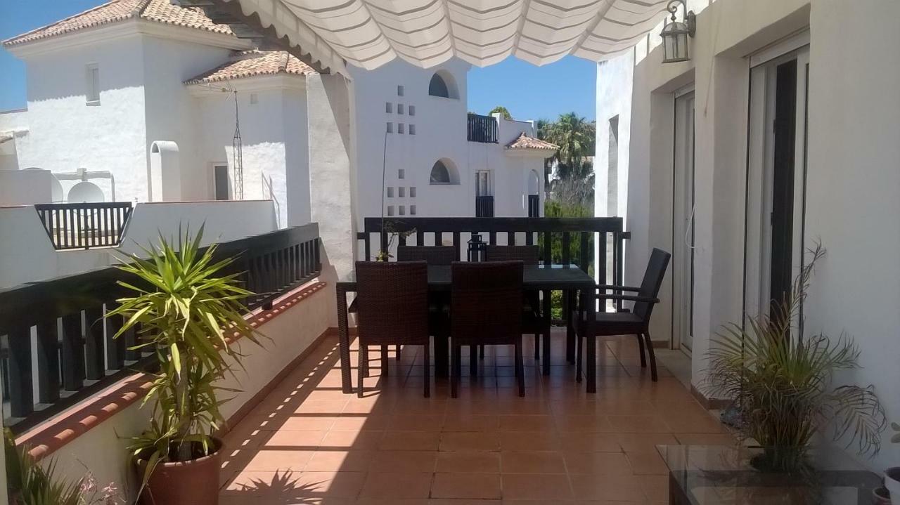 Beachfront Penthouse Apartment With Large Terrace And Breathtaking Sea Views Close To Marbella Spain Sitio de Calahonda Екстер'єр фото