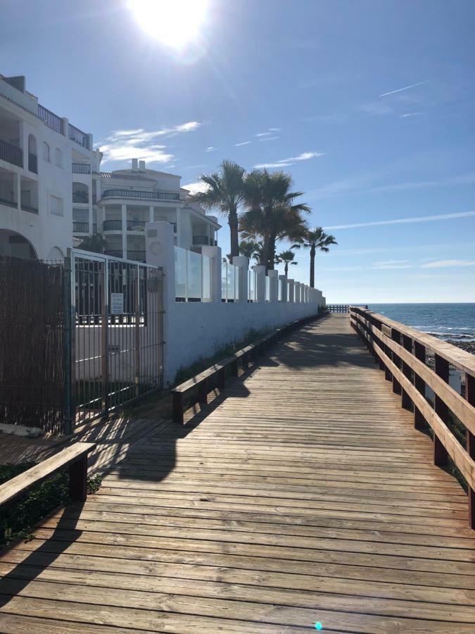 Beachfront Penthouse Apartment With Large Terrace And Breathtaking Sea Views Close To Marbella Spain Sitio de Calahonda Екстер'єр фото